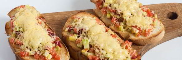 горячие бутерброды с вялеными помидорами и кабачком