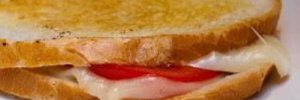 горячий бутерброд на сковороде