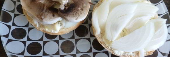 горячий бутерброд с шампиньонами