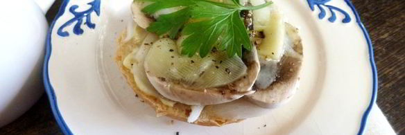 горячий бутерброд с шампиньонами