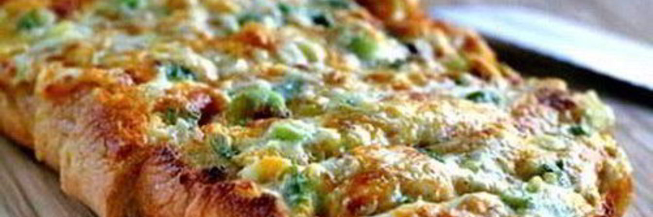 Горячий бутерброд с сыром, зеленью и чесноком