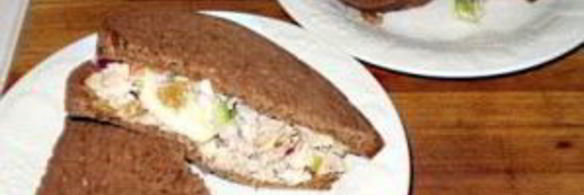 изысканный бутерброд с тунцом