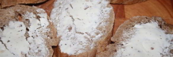 колбасные бутерброды с яйцами и каперсами к завтраку