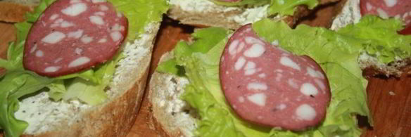 колбасные бутерброды с яйцами и каперсами к завтраку