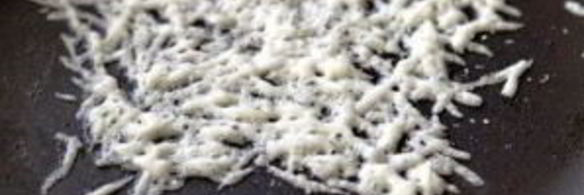 открытый бутерброд с запеченными помидорами, сыром и бальзамическим уксусом