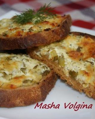 Творожные бутерброды с огурцом и зеленью