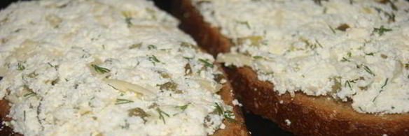 творожные бутерброды с огурцом и зеленью