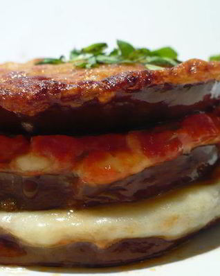 Горячая закуска из баклажанов с пармезаном