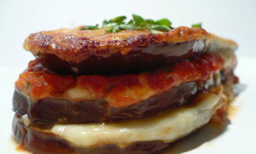 Рецепт горячей закуски из баклажанов с пармезаном