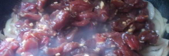 говядина, маринованная в соевом соусе с имбирем чесноком и чили