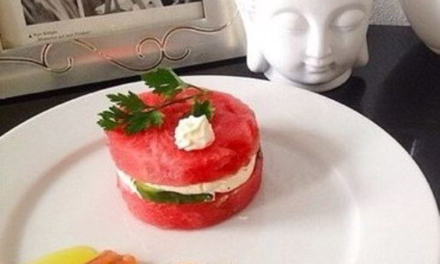 Рецепт карпачча из лосося с арбузом и авокадо