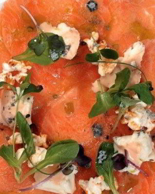 Карпаччо из лосося с азиатским соусом и попкорном