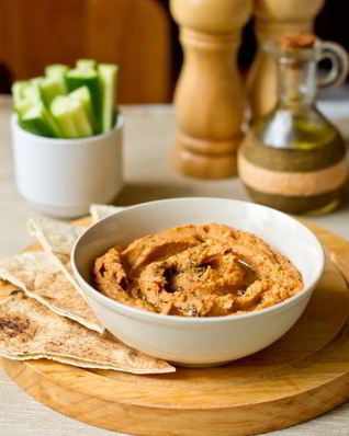 Хумус с вялеными томатами