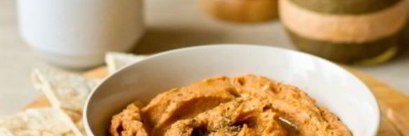 хумус с вялеными томатами