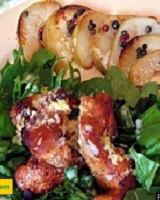 Куриные грудки с карпаччо из груш с соусом