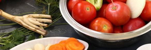 маринованные помидоры с перцем, морковью и луком