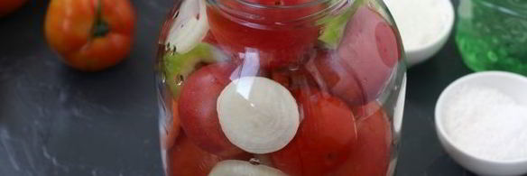 маринованные помидоры с перцем, морковью и луком