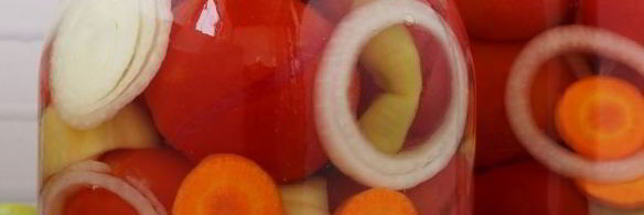 маринованные помидоры с перцем, морковью и луком