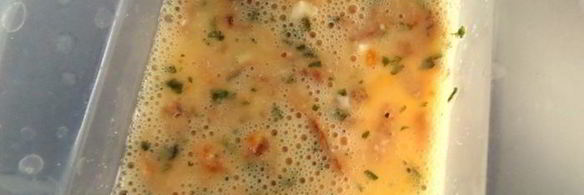 быстрый омлет из микроволновки с чипсами