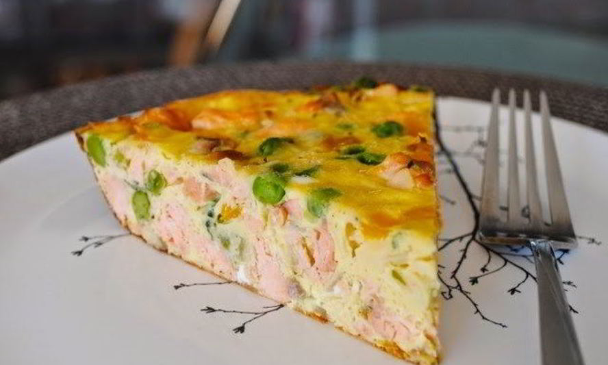 Рецепт фриттаты с беконом, зеленым горошком и козьим сыром