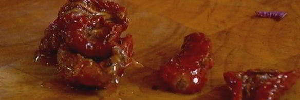 фриттата с сыром, тимьяном и вялеными помидорами