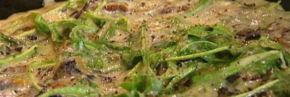 омлет с грибами, руколой и голубым сыром