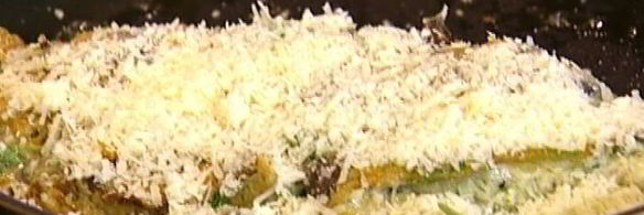 омлет с грибами, руколой и голубым сыром