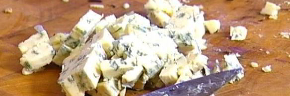 омлет с грибами, руколой и голубым сыром