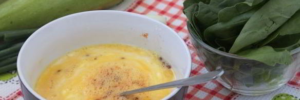 омлет с кабачком и шпинатом