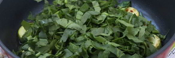 омлет с кабачком и шпинатом