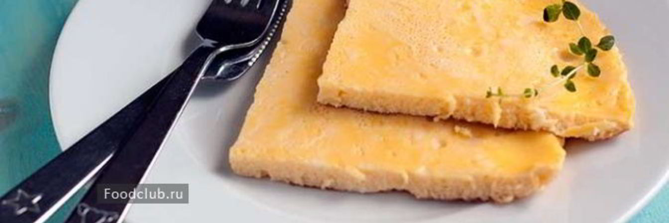 Омлет с молоком на сковороде