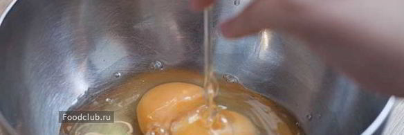 омлет с молоком на сковороде