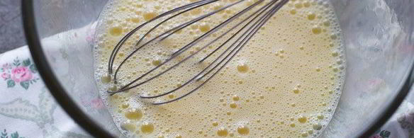 омлет с помидорами, сыром и зеленью