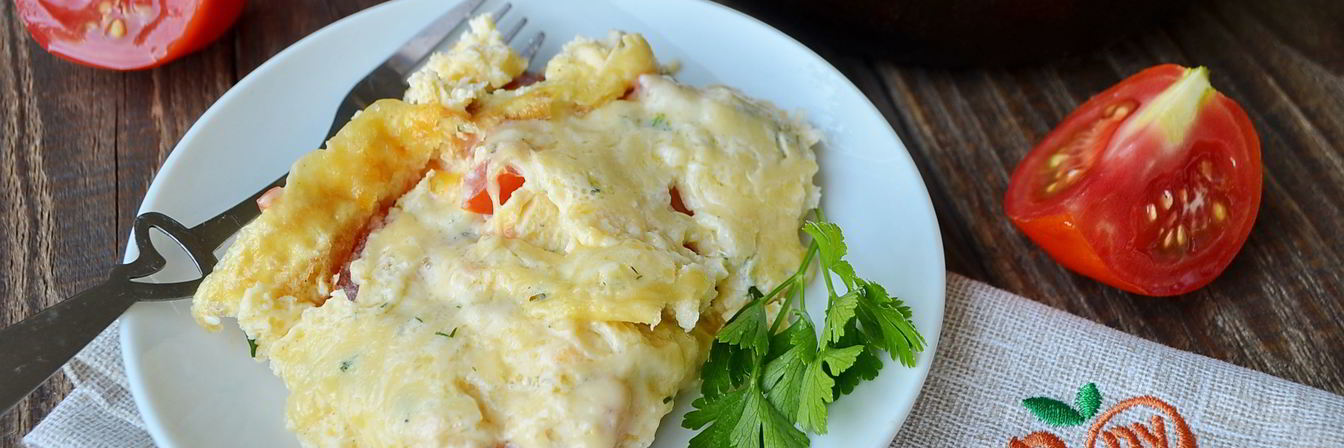 Омлет с помидорами