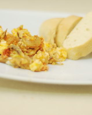 Омлет с шампиньонами и помидорами