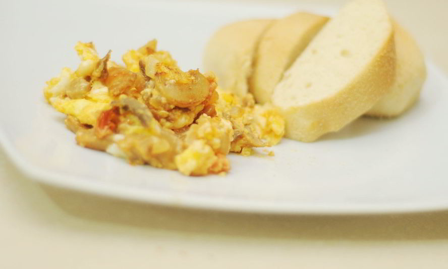 Рецепт омлета с шампиньонами и помидорами