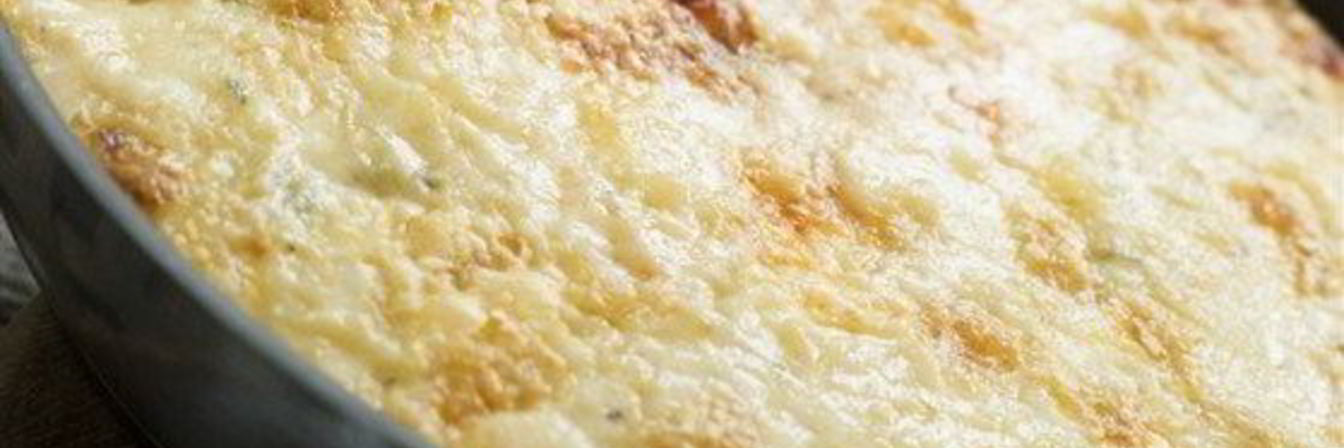 Омлет с сыром и белым хлебом