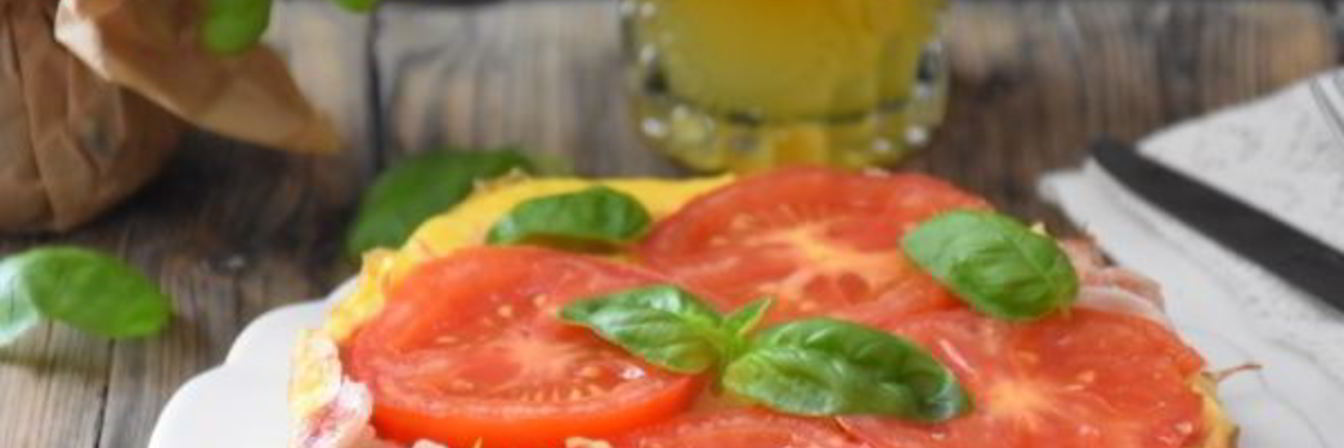 Омлет с ветчиной и помидорами