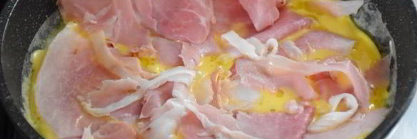 омлет с ветчиной и помидорами