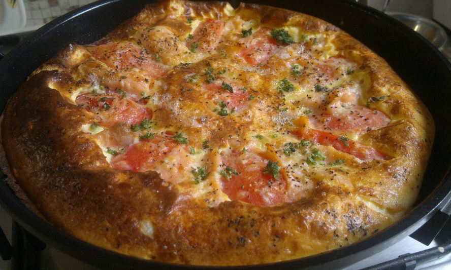 Рецепт омлета со слабосоленой семгой и помидорами