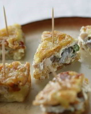 Омлетная закуска с сельдью и сливочным сыром