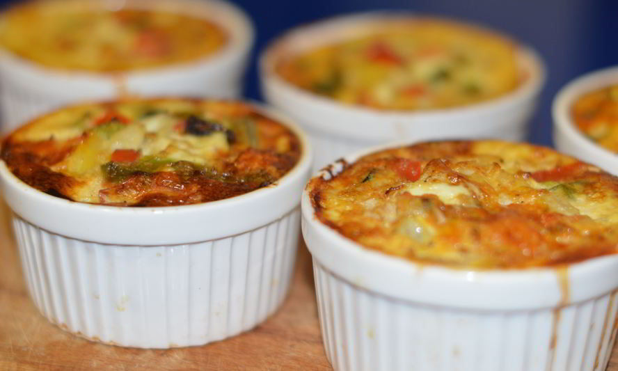 Рецепт порционных омлетов со свининой и овощами