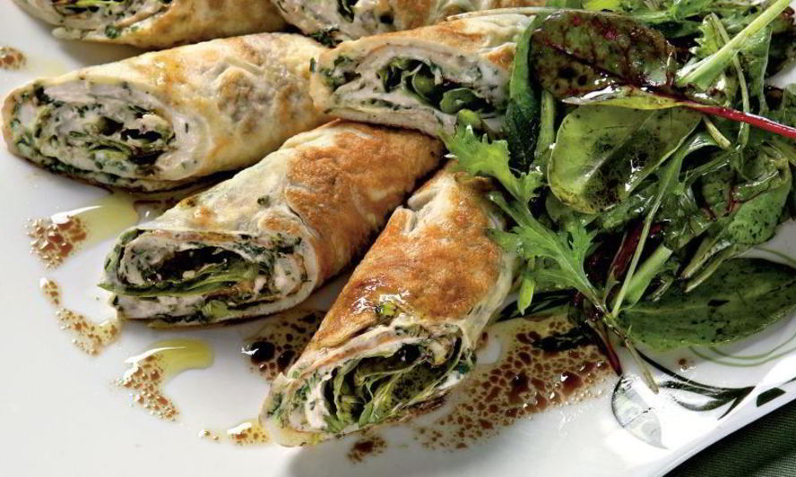 Рецепт рулетов из тонкого омлета с сыром и травами