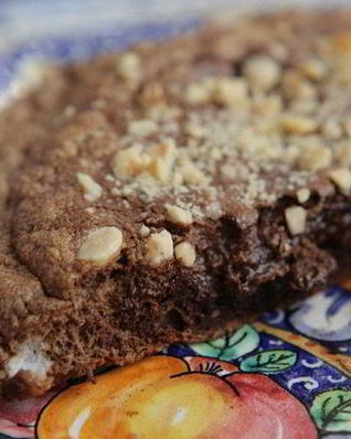 Шоколадный омлет с орехами