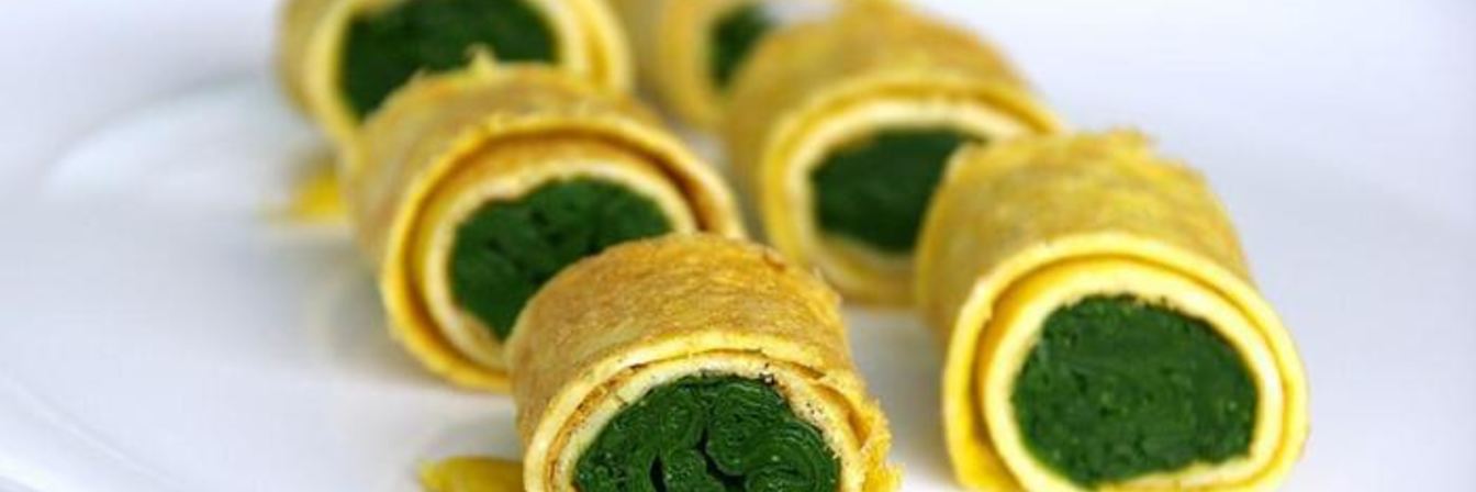 Японский ролл-омлет со шпинатом