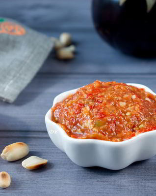 Баклажанно-перечный паштет с орехами