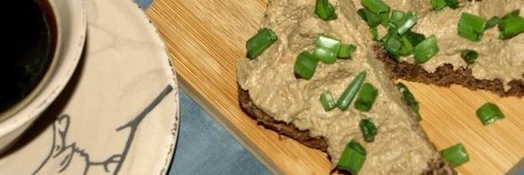 паштет из куриной печени и зеленого горошка