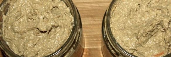 паштет из куриной печени и зеленого горошка