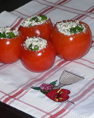 Помидоры, фаршированные брынзой