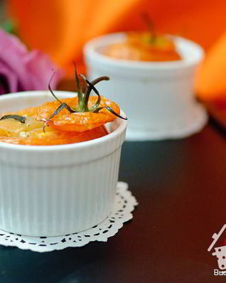 Помидоры с начинкой из сыра и маслин